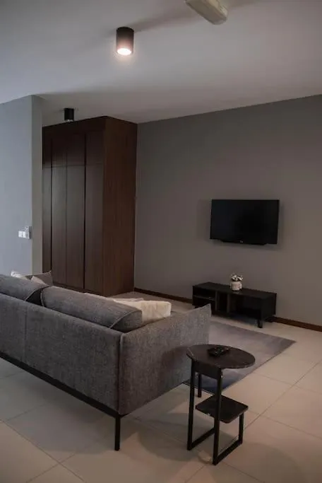 Deluxe Seaview Suite Twin Bed By The Only Bnb Tanjung Tokong Malesia