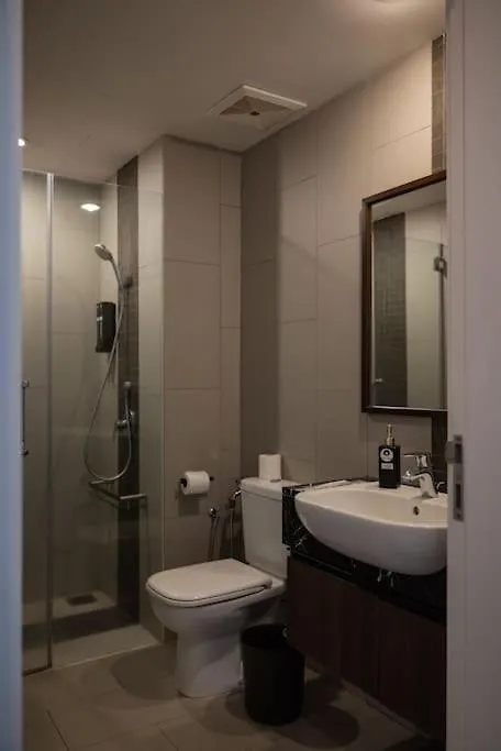 Deluxe Seaview Suite Twin Bed By The Only Bnb Tanjung Tokong Malesia